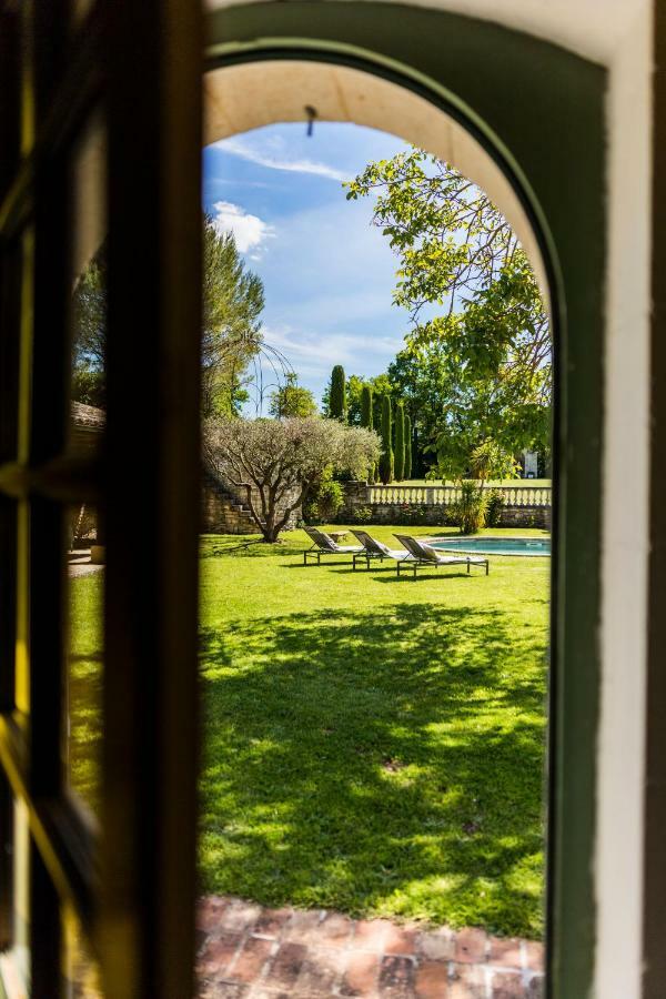 Le Domaine Des Oreades Юзес Экстерьер фото